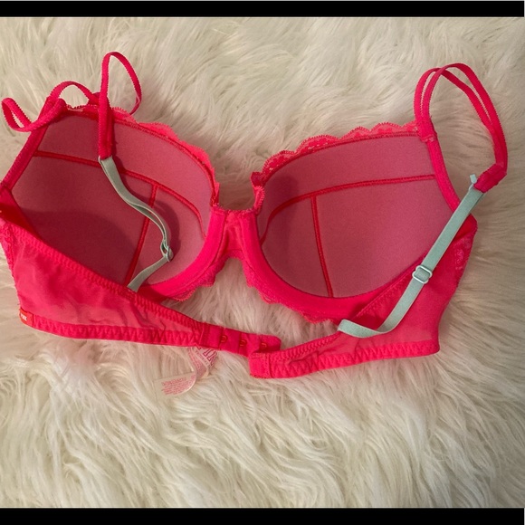 PINK Victoria Secret Bra - Picture 2 of 4